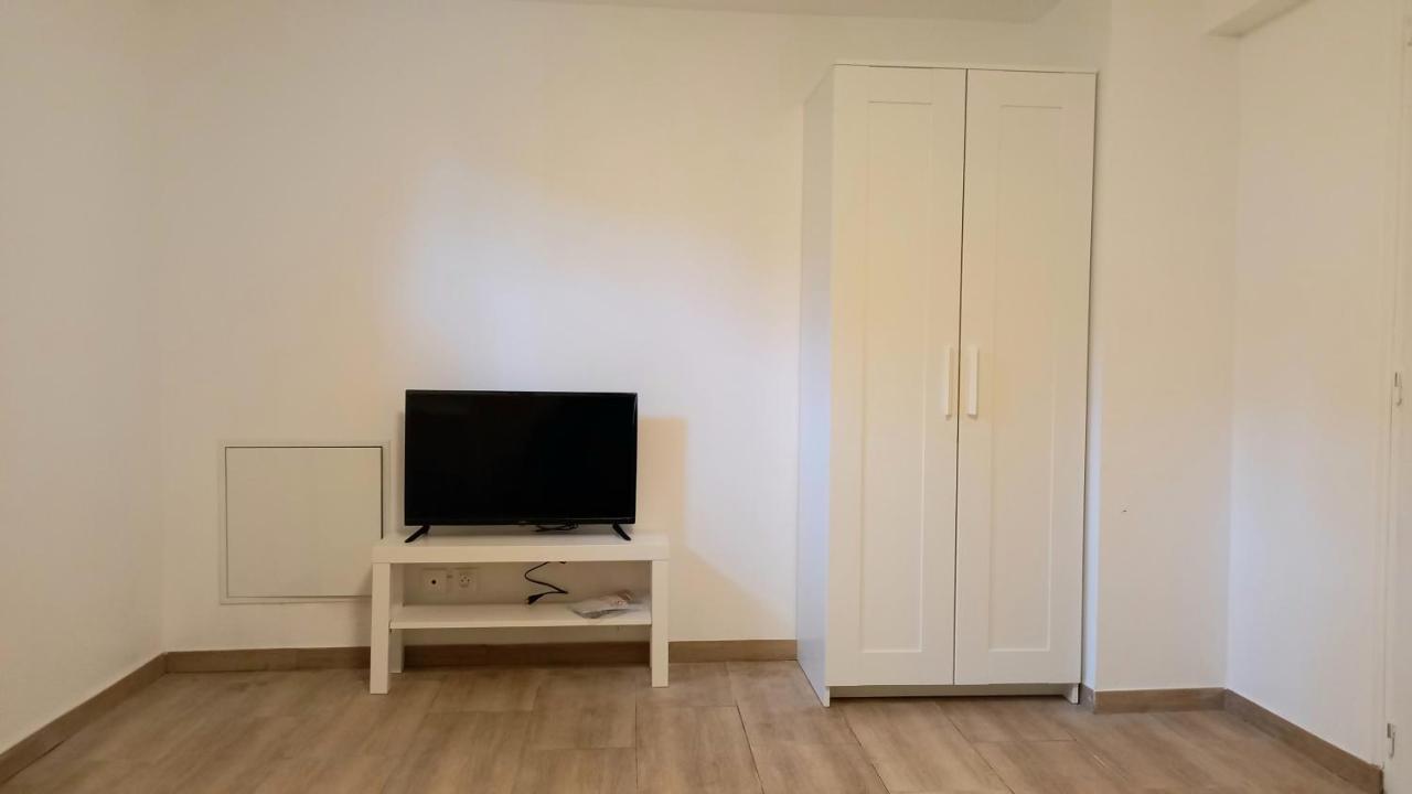 Super Appartement Au Centre Ville De Rosny Sous Bois Luaran gambar